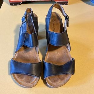El Naturalista sandals